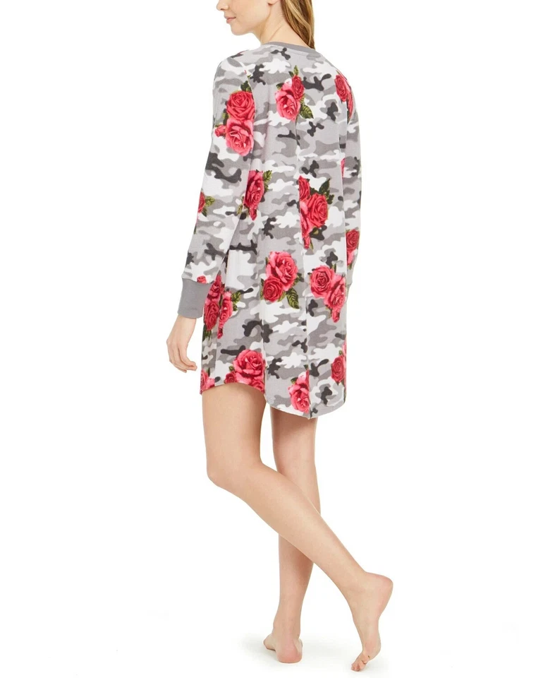 Camisa para dormir Betsey Johnson estampado floral Henley polar gris floral talla mediana Foto 2 de 3