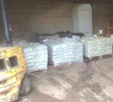 Medium Sandblast Grit ,sand replacement,fast sand blasting rust removal 25kg bag