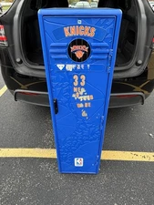 Vintage 1993 #33 New York Knicks Suncast Plastic Locker 48”