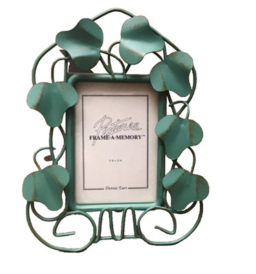 Vintage Dennis East 3D Metal Picture Frame a Memory Photos 2.5''x 3.5'' Leaves