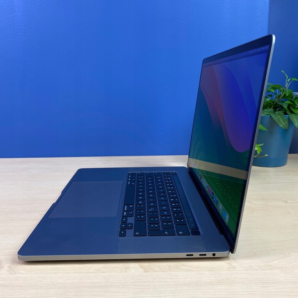 EXCELLENT Apple 16