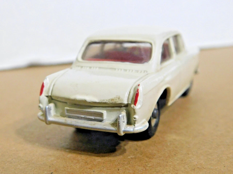 Dinky 144 Volkswagen 1500 Sedán En Caja Original Foto 3 de 4