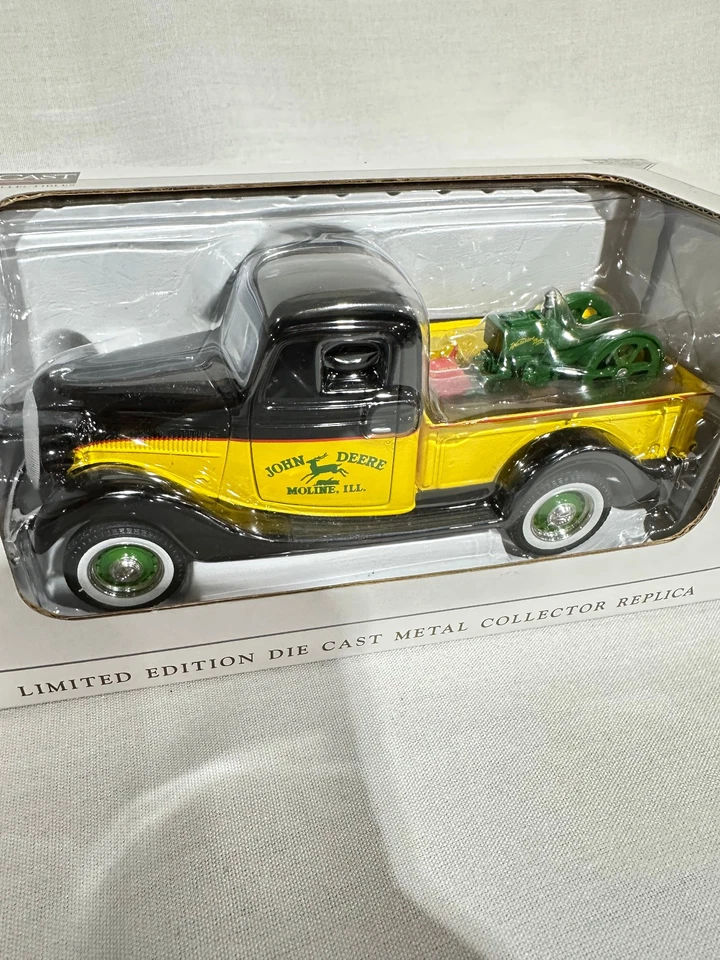 John Deere 1937 Ford Pickup With Waterloo Boy Engine By Speccast 1/24th Scale - Image 3 of 4