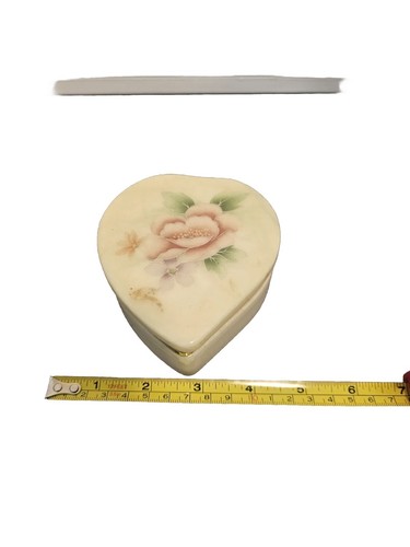 Caja en polvo crema en forma de corazón de alabastro vintage tarro con bisagras pintado a mano floral  - Imagen 2 de 5