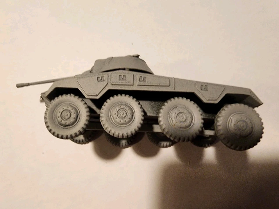 Coche blindado ROCO Minitanks alemán SdKfz 234/2 Puma con pistola de 50 mm Z-124 Foto 2 de 3