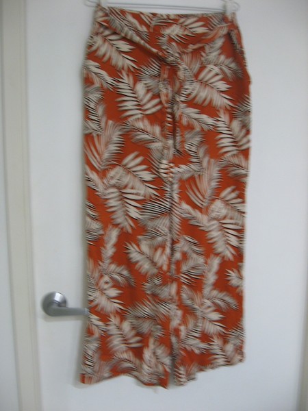 ROCKMANS BURNT ORANGE/ BEIGE LEAF PATTERN WIDE LEG PANTS WITH POCKETS SIZE 12