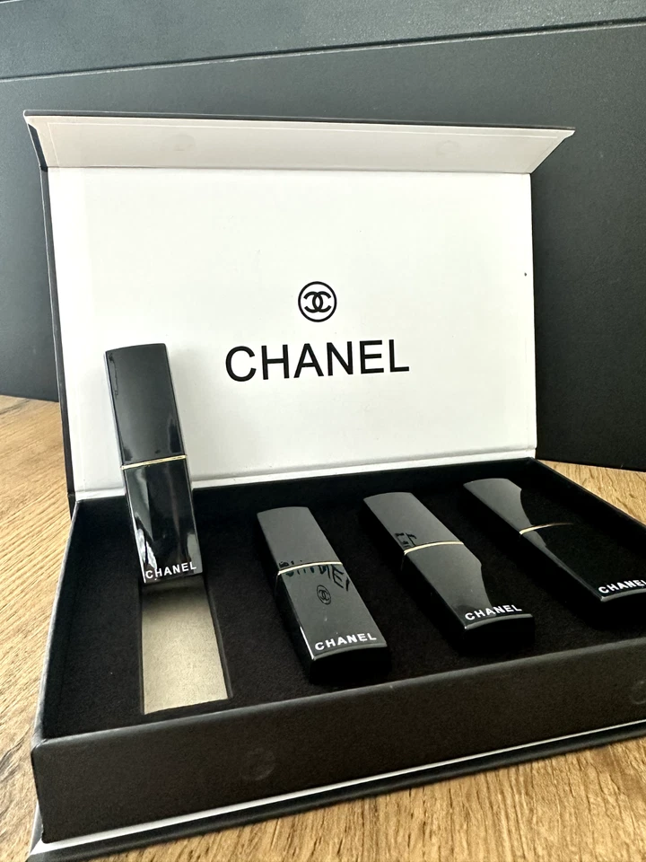Set Rossetto CHANEL - Rouge Allure 99 - 4 Colori - Nuovo e Confezione Originale - Immagine 2 di 4