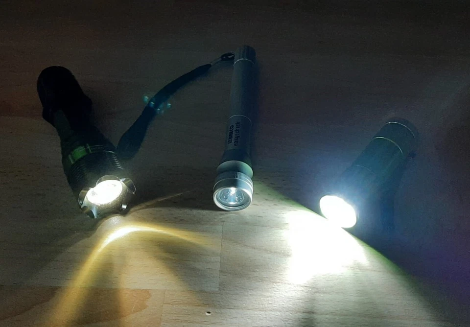 🔦 3 torce a LED in alluminio (tattica, da escursione e standard) a batteria - Immagine 3 di 3