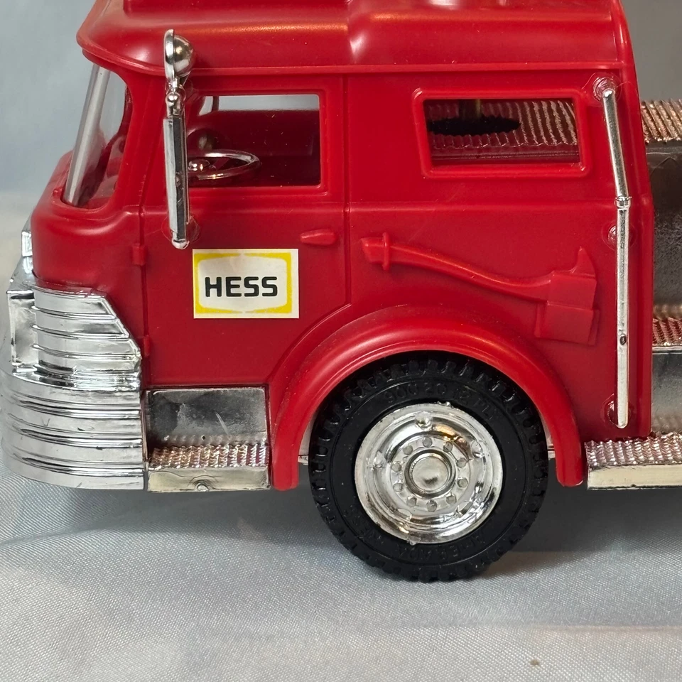 1970 Hess Fire Truck Toy In Box Amerada Hess Oil & Chemical Armada NO BATTERY - Image 2 of 4