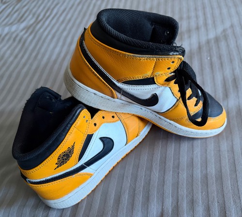 Nike Air Jordan 1 Mid Reverse Yellow Toe Taxi Black 554725 -701 size 6Y youth - Picture 1 of 6