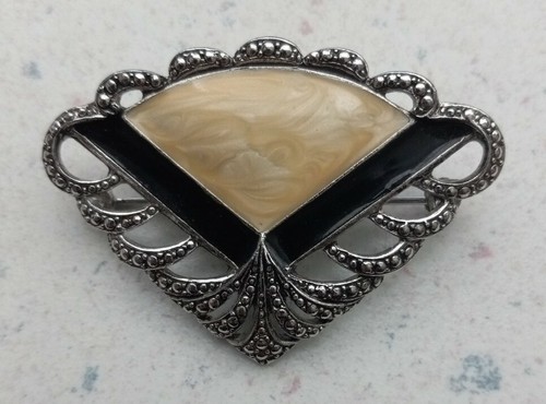 Vintage Silvertone Metal Black Enamel with Cream Brooch Pin Stamped/Signed - Picture 2 of 4