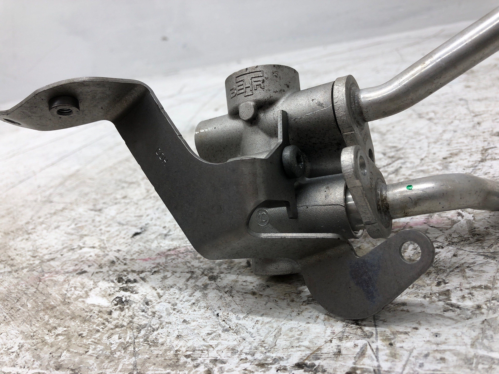 2016-2020 BENTLEY BENTAYGA REAR DIFFERENTIAL OIL COOLER OIL TEMP VALVE 2H0317027