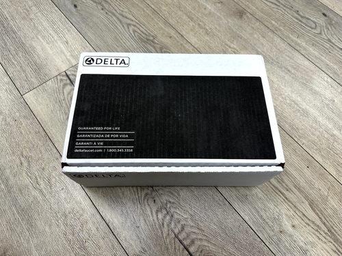 Delta Faucet Esato Duscharmatur Set – Chrom, 5 Strahlarten, H2Okinetic Duschkopf – Inkl. Ventil