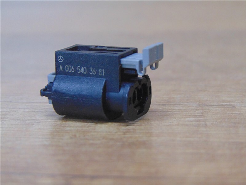 New License Plate Lamp Socket Housing Mercedes W118/W166/W204  