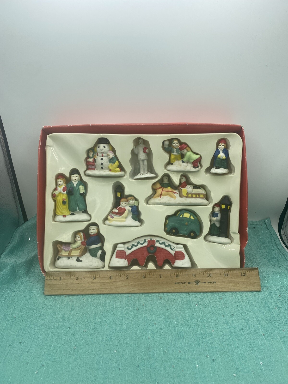 VINTAGE  SNOWFLAKE Village accessories 11 Pc Christmas Village