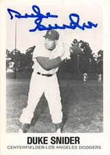 Duke Snider autographed Baseball Card (Los Angeles Dodgers) 1977 TCMA #24