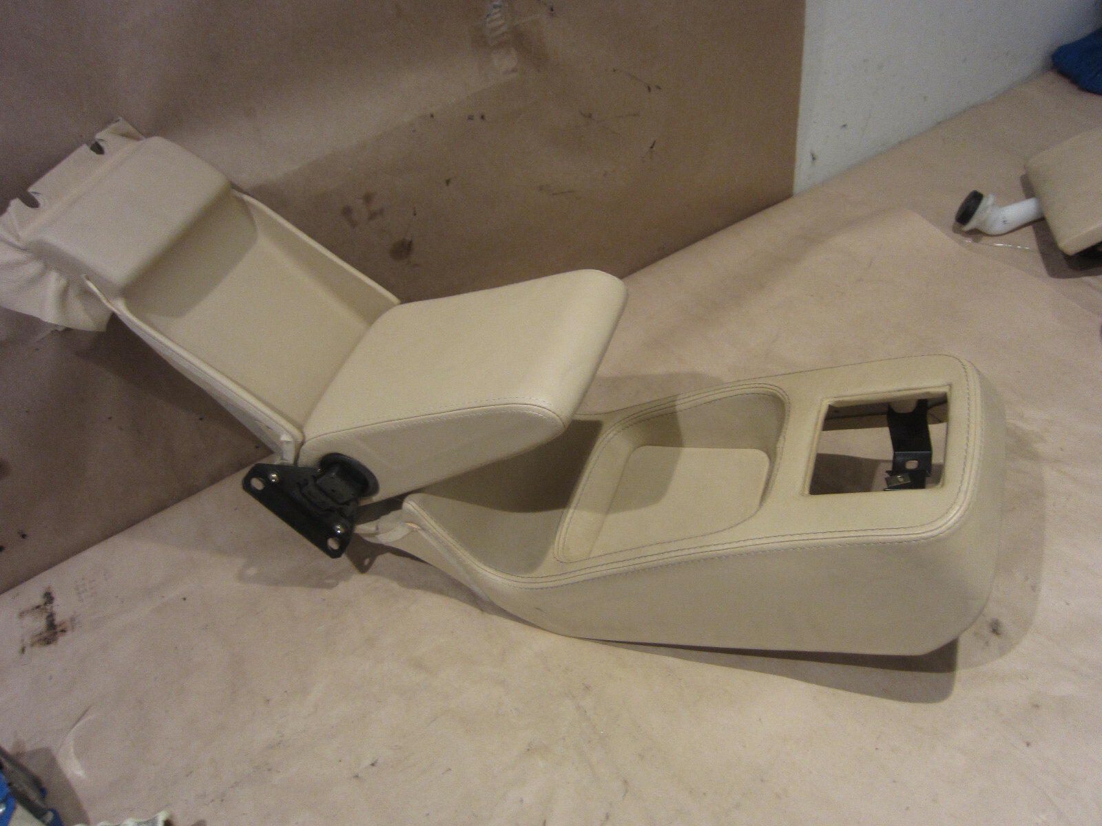 Ferrari 456 MGT / MGTA - Rear Center Console Complete - Cream - P/N 65413900