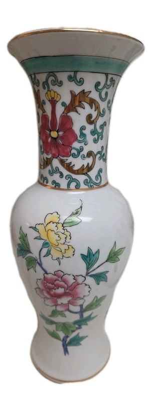 Vtg Japan Medallion Famille Rose Porcelain Vase Hand Painted 12 5" H 1921 - 41