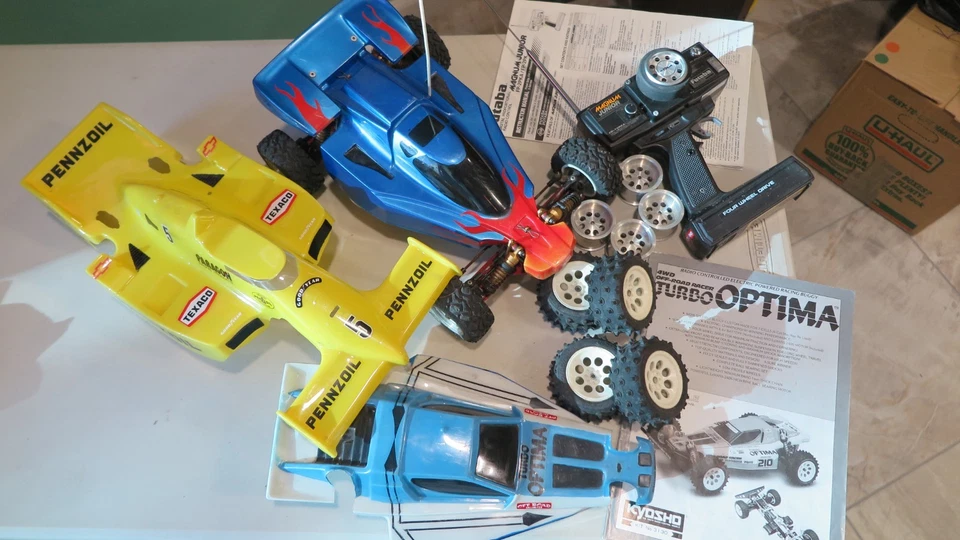 Kyosho Turbo Optima mit Sender, drei Karosserien, extra Reifen und Rädern