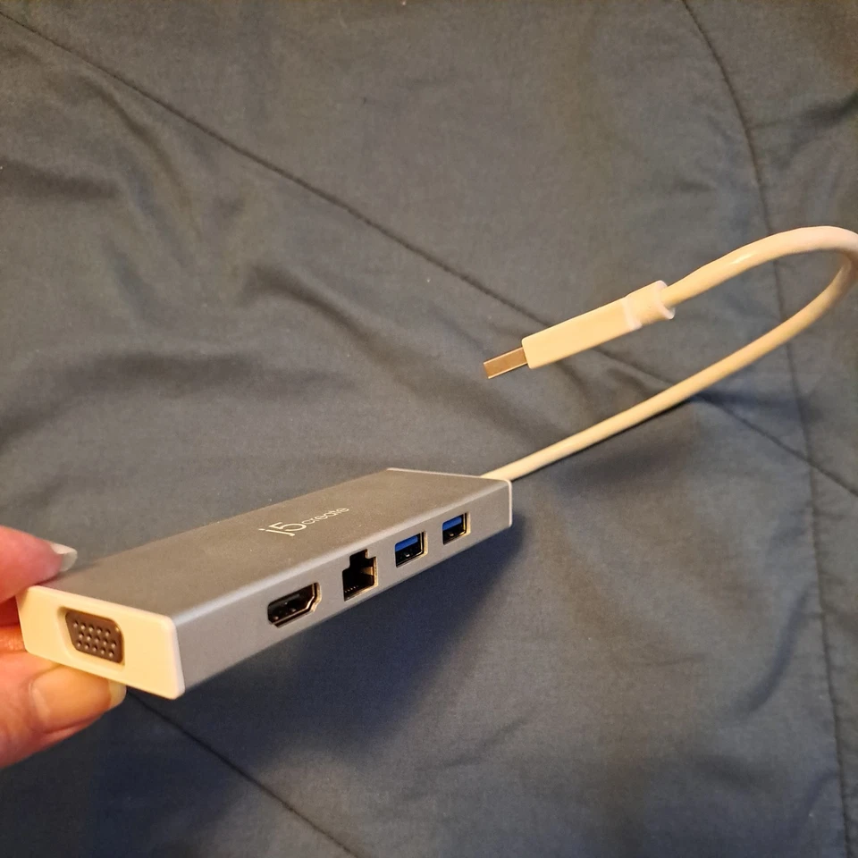 j5create USB 3.0 Mini Dock HDMI & VGA Dual Display / Gigabit Ethernet (JUD 380) - Image 3 of 4