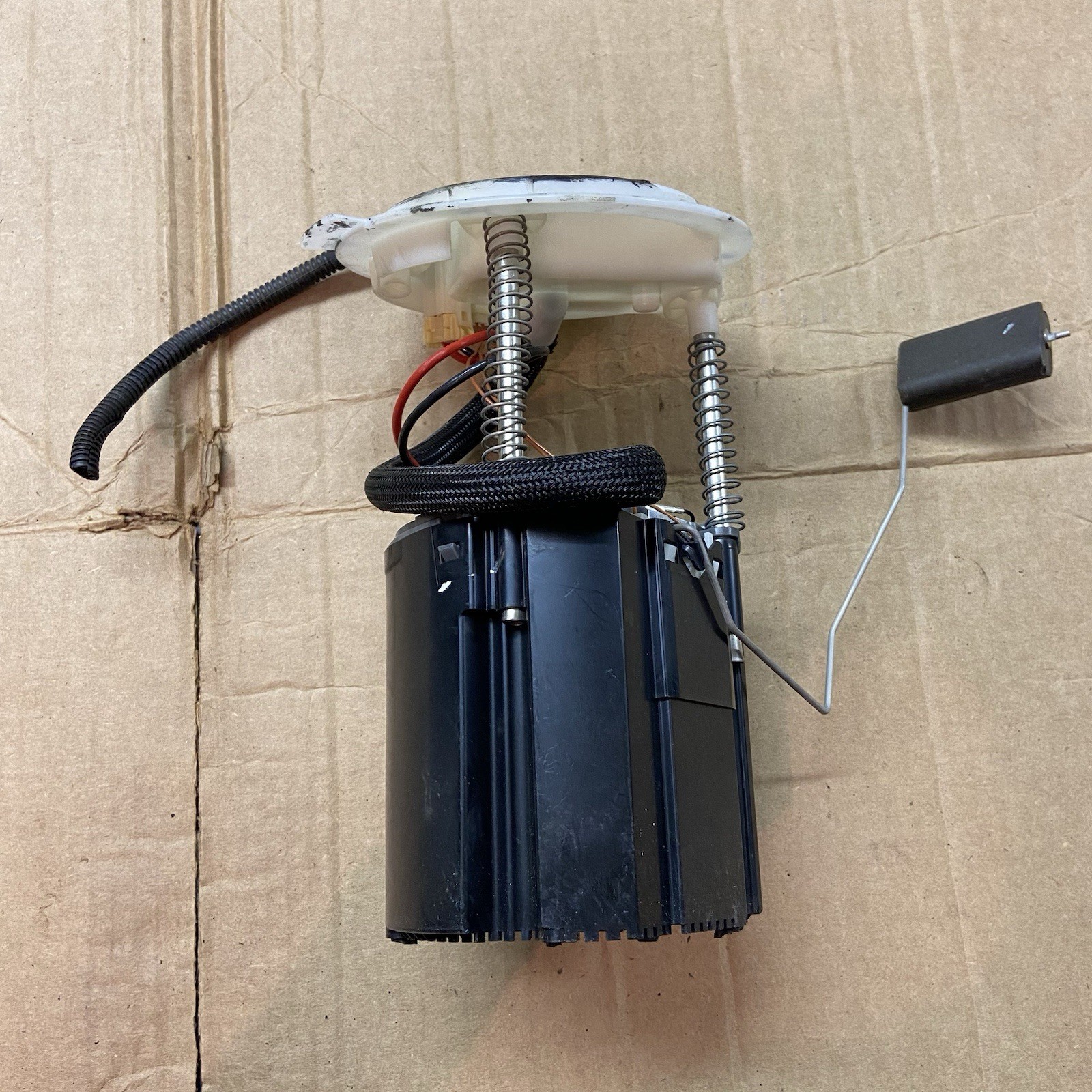 14-21 Maserati Ghibli SQ4 Left Side Fuel Pump Level Sending Unit OEM 670003734