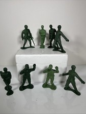 Greenbrier International Large 4" Plastic Army Men Toy Soldiers lot of 8 Green