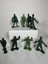 Greenbrier International Large 4" Plastic Army Men Toy Soldiers lot of 8 Green
