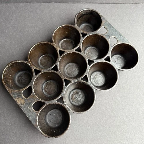 Antique Wagner Wear Griswold B Cast Iron Muffin Popover Pan 11-cup