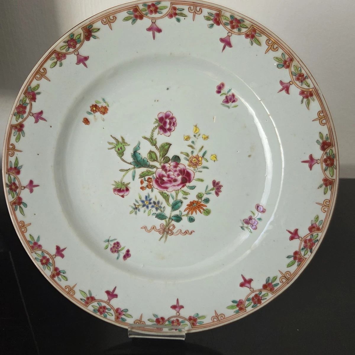 Assiette Ancienne Compagnie Des Indes - Porcelaine Famille Rose XVIIIe Siècle - Style Louis XVI