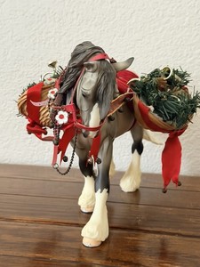 2007 Breyer Wintersong Holiday Horse Gray Othello Basket Accessor Used Model