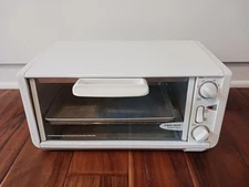 Black & Decker Spacemaker Under Cabinet Toast-R-Oven TRO200 TY6