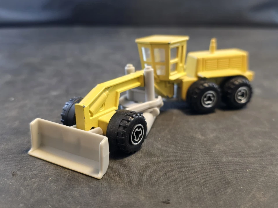 Majorette? Diecast Metal/Plastic Yellow Road Grader 5 1/8" Long - Image 4 of 4