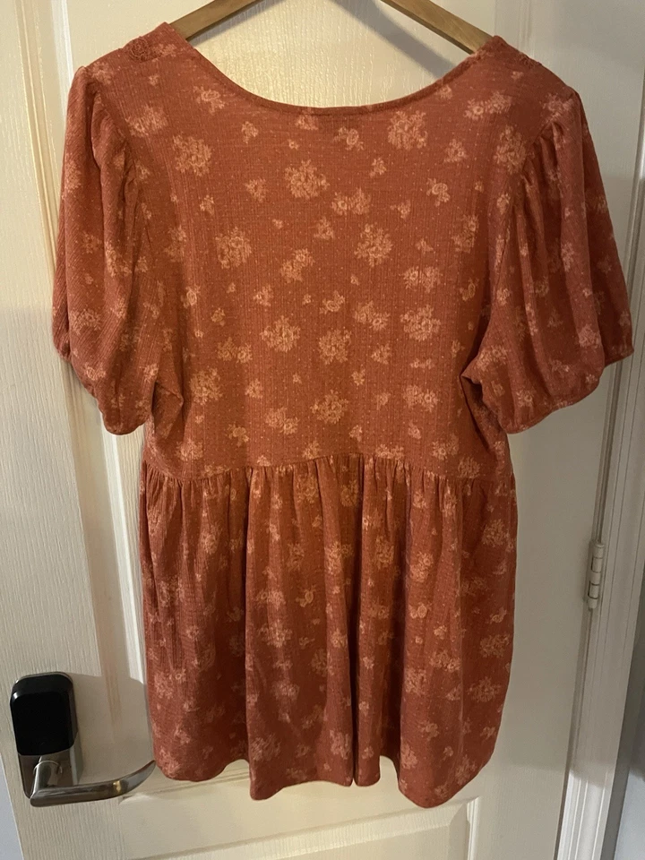 Blusa mujer terracota floral manga corta tórrida talla 2 Foto 2 de 3