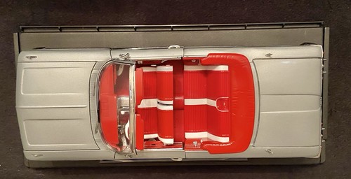 SUN STAR 1961 CHEVROLET IMPALA CONVERTIBLE DIE CAST MODEL CAR-Silver-1:18 Scale - Bild 6 von 16