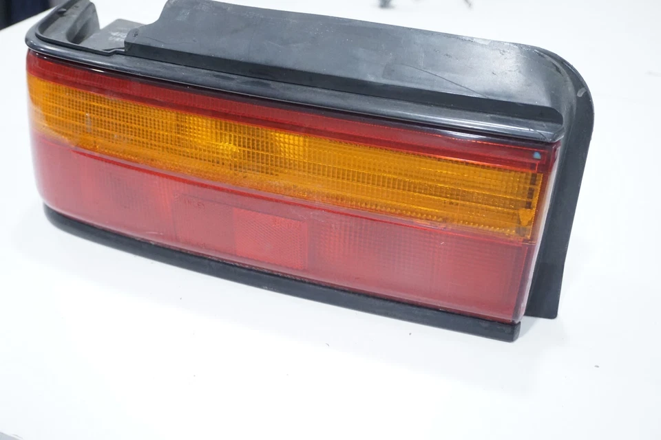 Luz trasera lateral del conductor Honda Civic 1990-91 4 puertas OEM Foto 2 de 4