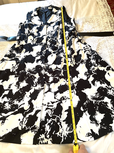 Vestido Jones New York Blanco y Negro Estampado Floral Con Cinturón Ajuste y Acampanado Talla 16W - Imagen 12 de 14