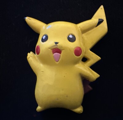 【新品、未使用】希少FAN OF PIKACHU & EIEVUI ピンバッチ Fan of Pikachu & Eievui Plush Keychains! : r/pokeplush