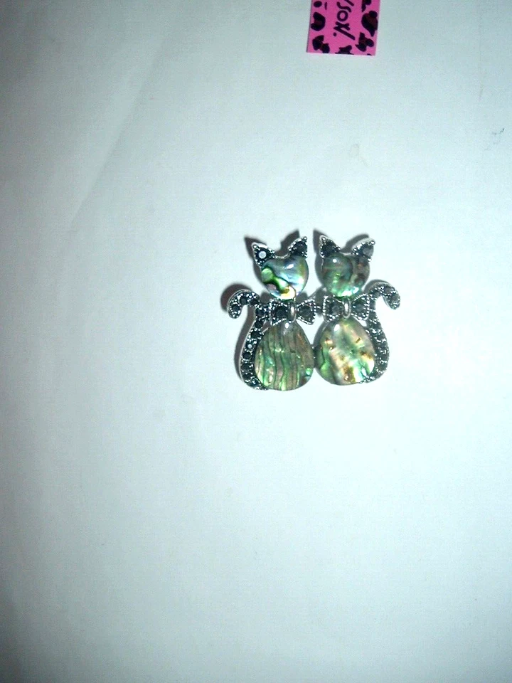 Broche prendedor Betsey Johnson Two Friends gatos gatitos verde concha de abulón plateado nuevo con etiquetas Foto 2 de 4