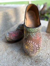 Women's Dansko Clogs Natural Brown Floral Leather Slip On Shoes Size 39 /8.5 - 9