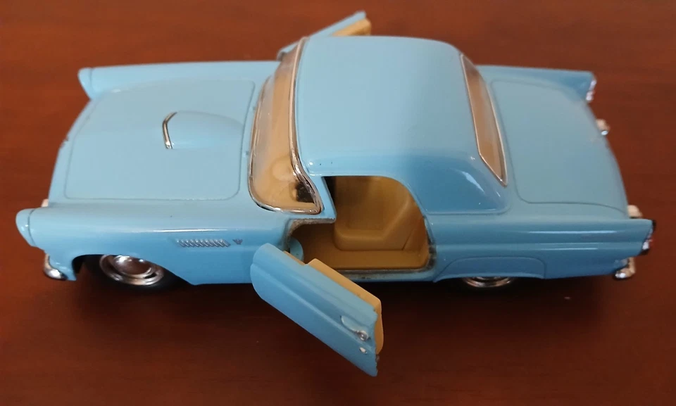 Ford Thunderbird 1955 azul bebé escala 1:36 Foto 3 de 4