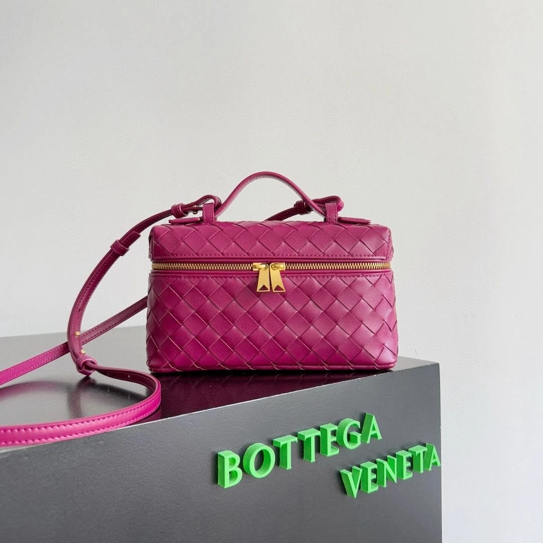 Bottega Veneta — Bottega Veneta Bang Bang Cinnabar Intrecciato Leather Vanity Case Bag