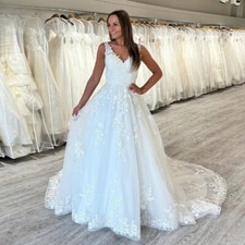 V Neck A-Line Wedding Dresses Sleeveless Appliques Pleated Corset Bridal Gowns