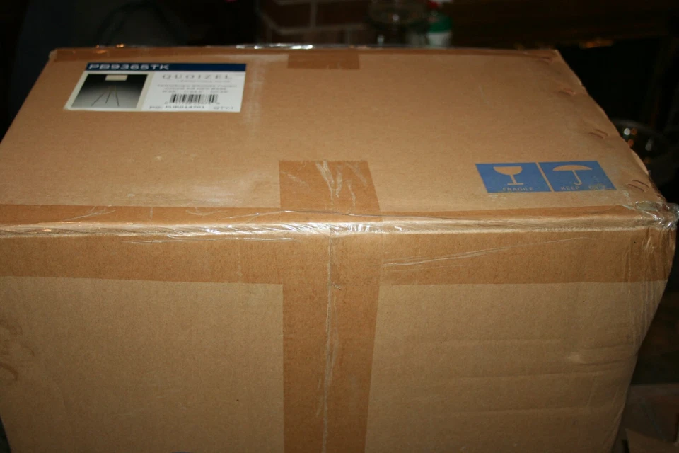 Lámpara de pie trípode Quoizel PB9365TK Pembroke luz única 65" de alto bronce deslustrado Foto 3 de 4