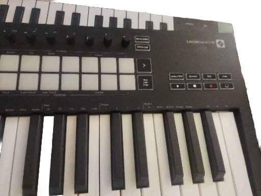 Novation Launchkey 25 Mk3 25-key Keyboard Controller - Image 3 of 4