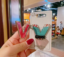 Auténtico Pin Shanghai Disney 2024 Vanellope Letra V Insignia Disneyland