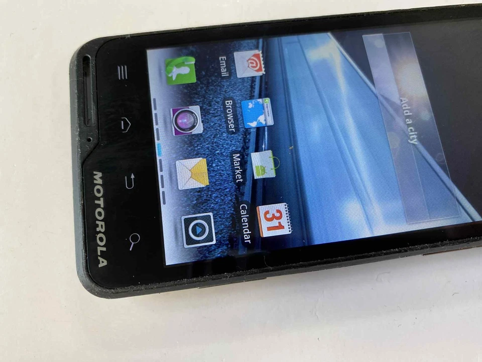 Motorola MOTO XT615 - Smartphone (Unlocked) Android Mobile - Black - Image 2 of 4