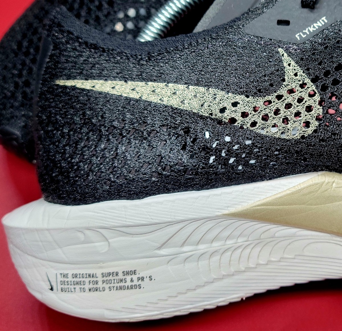 Nike ZoomX VaporFly Next% 3 Black Metallic Gold Grain Sz 9.5  display picture 2
