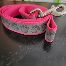 Woofy Reflective Nylon Leash Pink with Gray Paw Prints 1 in X 4 ft