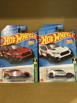Hot Wheels GREEN SPEED 2022 FORD MUSTANG MACH-E 1400 PAIR