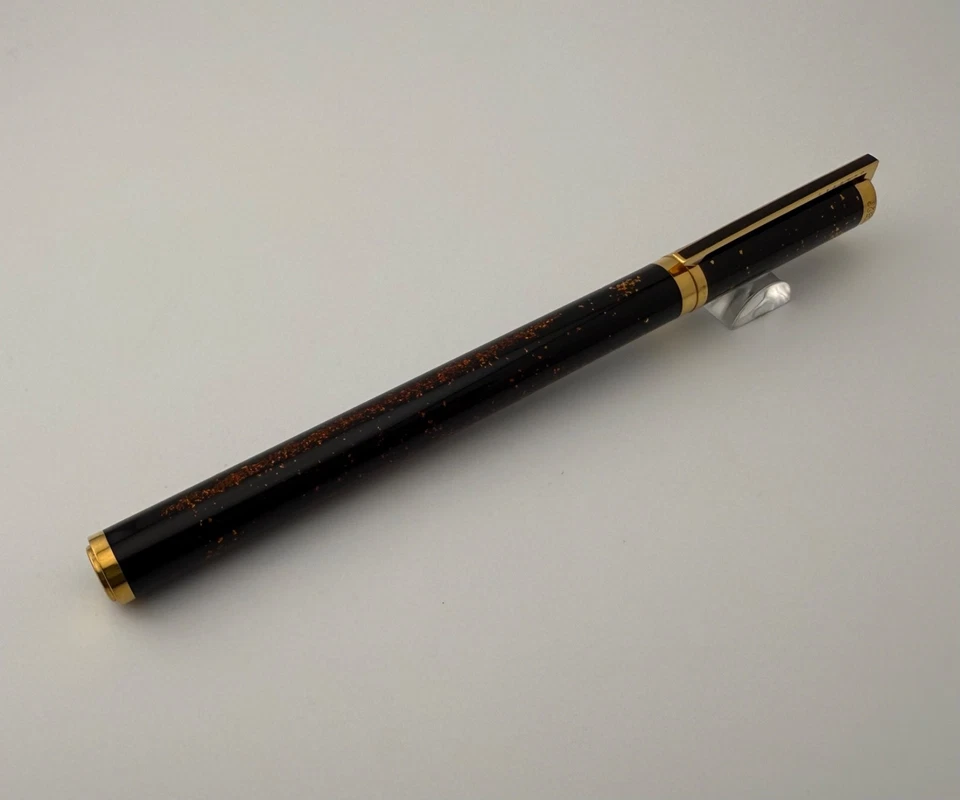 S.T. Dupont Gatsby Laque De Chine Gold Brown Lacquer Fountain Pen 18K Gold Nib - Image 2 of 4